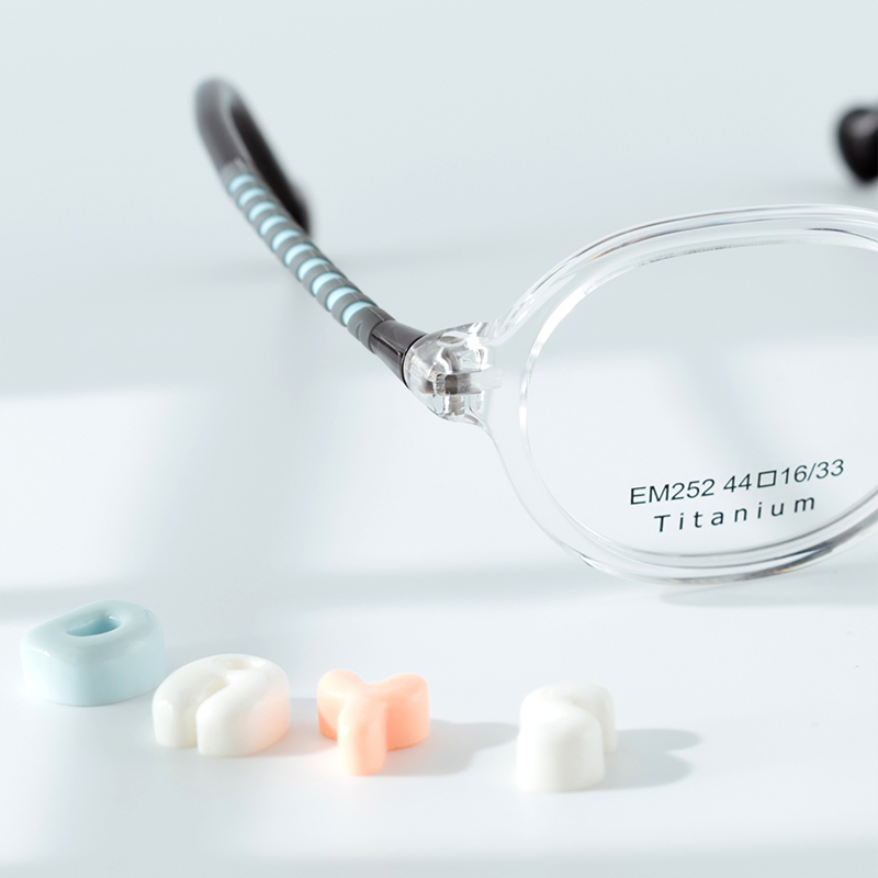 Active Hinge integrated into acetate and titanium optical frames