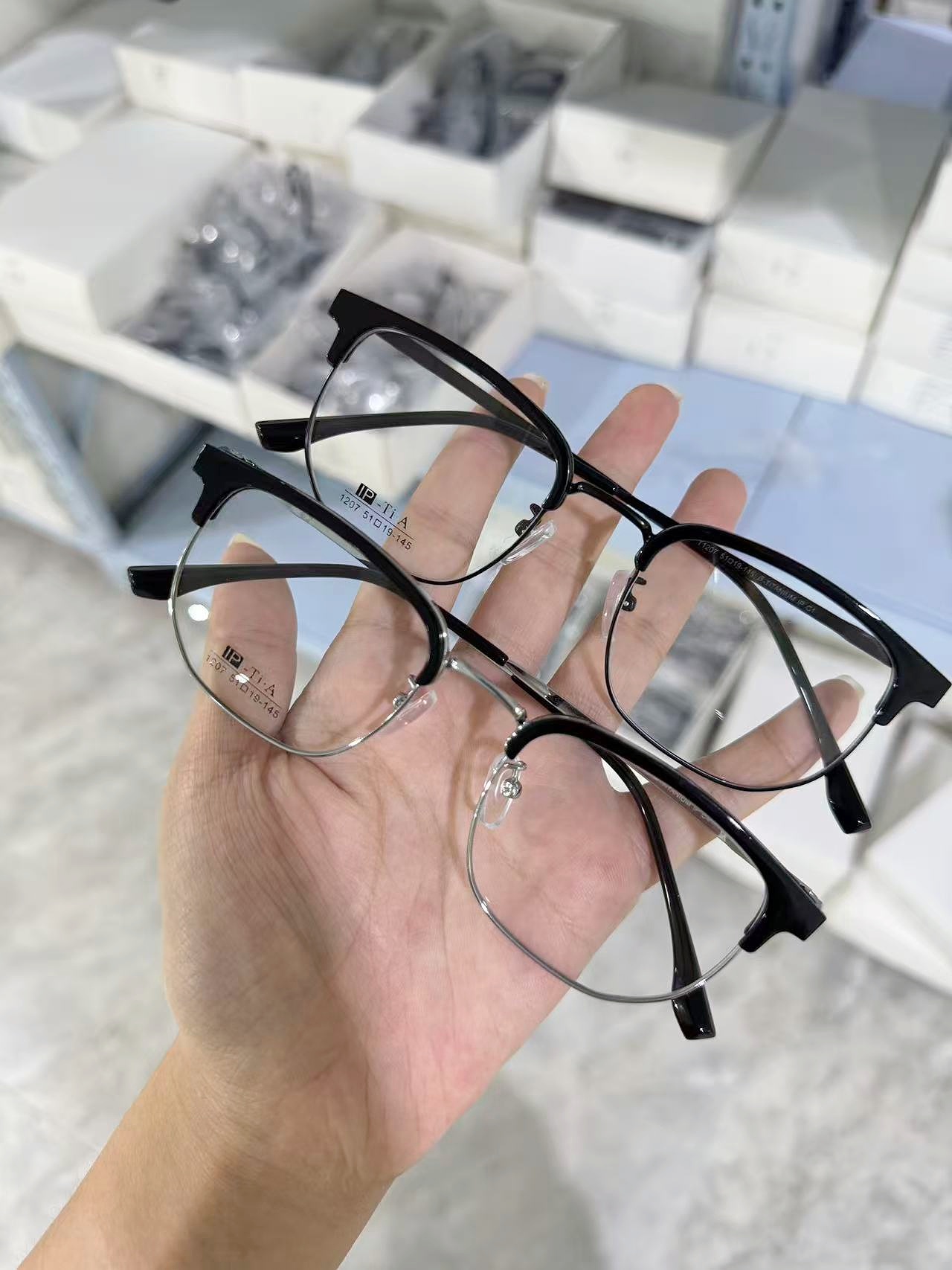 Economical Factory Direct Supply Brow Line Frame Eyewear Durable TR90 Metal Eyeglasses Frame for Optical Shop Wholesalers