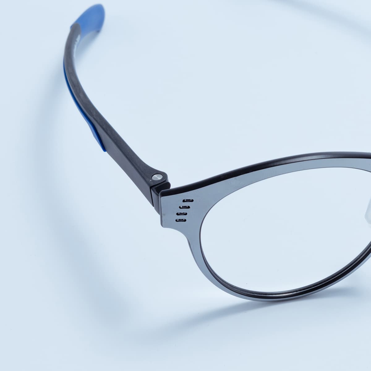 Round prescription frame architecture and mechanical development