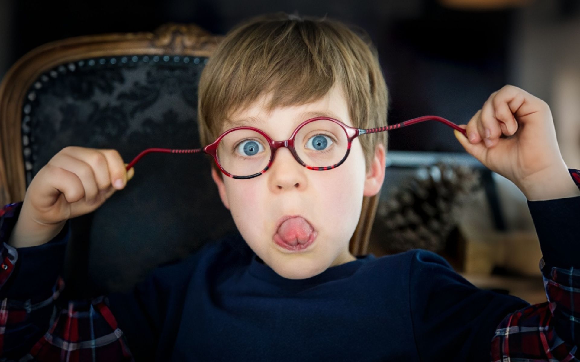 Precision hinge engineering on handcrafted acetate optical frames